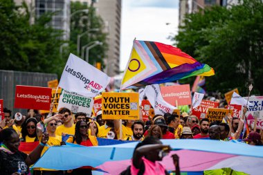 Toronto 'daki 2024 Yıllık Onur Yürüyüşü' ne katılanlar. Toronto, Kanada - 30 Haziran 2024.