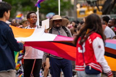Toronto 'daki 2024 Yıllık Onur Yürüyüşü' ne katılanlar. Toronto, Kanada - 30 Haziran 2024.