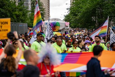 Toronto 'daki 2024 Yıllık Onur Yürüyüşü' ne katılanlar. Toronto, Kanada - 30 Haziran 2024.