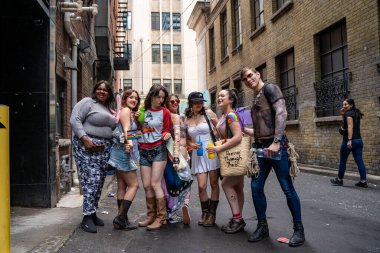 Toronto 'daki 2024 Yıllık Onur Yürüyüşü' nün izleyicileri. Toronto, Kanada - 30 Haziran 2024.