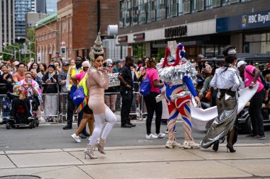 Toronto 'daki 2024 Yıllık Onur Yürüyüşü' ne katılanlar. Toronto, Kanada - 30 Haziran 2024.