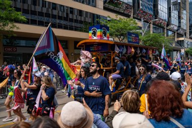 Toronto 'daki 2024 Yıllık Onur Yürüyüşü' ne katılanlar. Toronto, Kanada - 30 Haziran 2024.