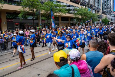 Toronto 'daki 2024 Yıllık Onur Yürüyüşü' ne katılanlar. Toronto, Kanada - 30 Haziran 2024.