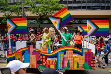 Toronto 'daki 2024 Yıllık Onur Yürüyüşü' ne katılanlar. Toronto, Kanada - 30 Haziran 2024.