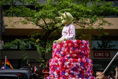 Toronto 'daki 2024 Yıllık Onur Yürüyüşü' ne katılanlar. Toronto, Kanada - 30 Haziran 2024.