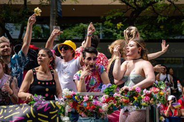 Toronto 'daki 2024 Yıllık Onur Yürüyüşü' ne katılanlar. Toronto, Kanada - 30 Haziran 2024.