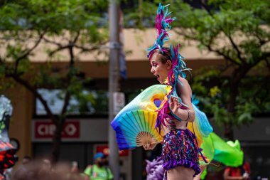 Toronto 'daki 2024 Yıllık Onur Yürüyüşü' ne katılanlar. Toronto, Kanada - 30 Haziran 2024.