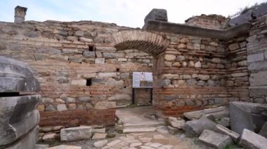 Efes 4K antik kentinde umumi tuvaletler.