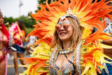 Kuzey Amerika 'nın en büyük sokak festivallerinden biri olan Toronto Karayip Karnavalı Büyük Geçit Töreni' ne katılanlar. Toronto, Kanada - 3 Ağustos 2024.