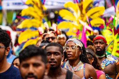 Kuzey Amerika 'nın en büyük sokak festivallerinden biri olan Toronto Karayip Karnavalı Büyük Geçit Töreni' ne katılanlar. Toronto, Kanada - 3 Ağustos 2024.