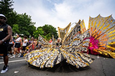 Kuzey Amerika 'nın en büyük sokak festivallerinden biri olan Toronto Karayip Karnavalı Büyük Geçit Töreni' ne katılanlar. Toronto, Kanada - 3 Ağustos 2024.