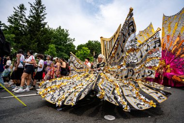 Kuzey Amerika 'nın en büyük sokak festivallerinden biri olan Toronto Karayip Karnavalı Büyük Geçit Töreni' ne katılanlar. Toronto, Kanada - 3 Ağustos 2024.