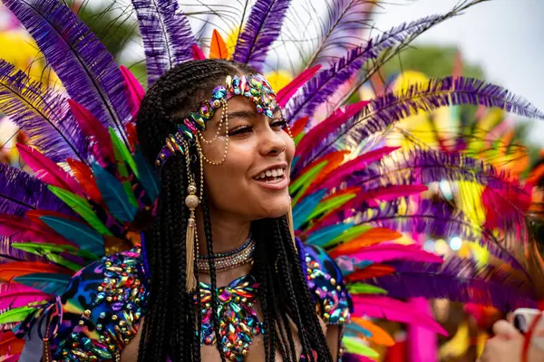 Kuzey Amerika 'nın en büyük sokak festivallerinden biri olan Toronto Karayip Karnavalı Büyük Geçit Töreni' ne katılanlar. Toronto, Kanada - 3 Ağustos 2024.