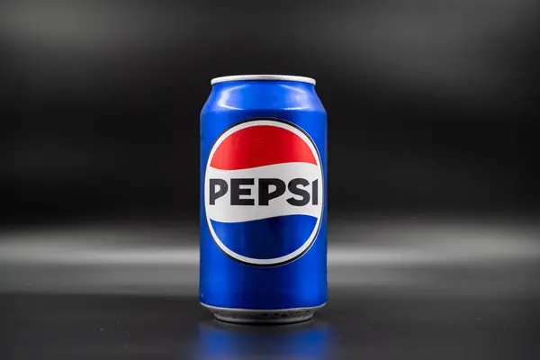 Pepsi siyah arka plan izole edilebilir. Toronto, Kanada - 6 Temmuz 2024.
