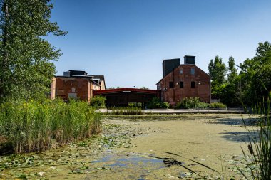 Don Vadisi 'ndeki Evergreen Brick Works manzarası. Evergreen Brick Works eski bir taş ocağı ve sanayi bölgesi. Toronto, Kanada - 9 Eylül 2024.