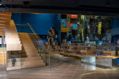 Batata Ayakkabı Müzesi 'nin iç manzarası. Bata Shoe Museum Toronto 'da bulunan bir ayakkabı ve kalseoloji müzesidir. Toronto, Kanada - 1 Ekim 2024.