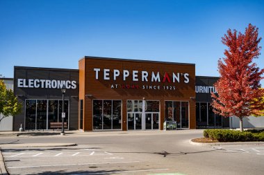 Tepperman 'ın dükkanının manzarası. Tepperman 's mobilya, yatak, ses, video ve cihazların en büyük perakendecisi. Kitchener, Kanada - 20 Ekim 2024.
