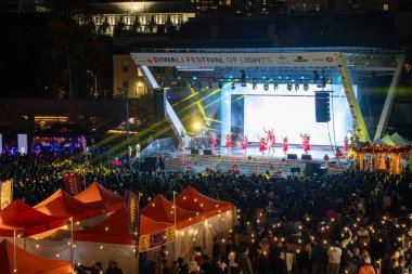 Toronto 'daki Nathan Phillips Meydanı' nda Diwali Işık Festivali. Toronto, Kanada - 27 Ekim 2024.