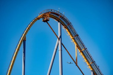 Lunaparkta hız treni.