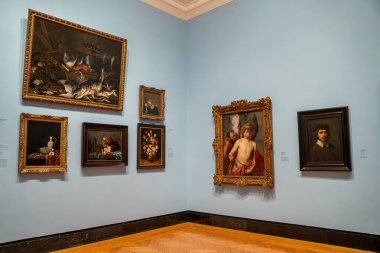 Resimler Ontario Sanat Galerisi 'nde sergileniyor. Toronto, Kanada - 3 Kasım 2024.