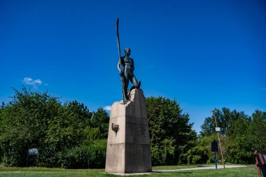 Ned Hanlan anıtı, Toronto Adaları 'nda Emanuel Hahn tarafından dikildi. Toronto, Kanada - 22 Ağustos 2024.
