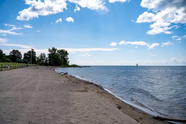 Toronto Adaları 'ndaki Hanlan' ın Point Sahili manzarası.
