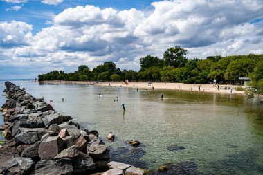 Toronto Adaları 'ndaki Centre Island Sahili manzarası. Toronto, Kanada - 22 Ağustos 2024.