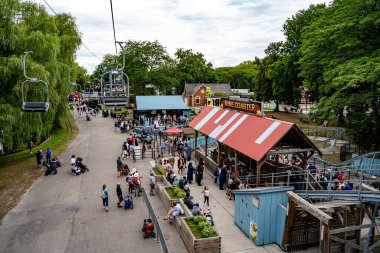 Toronto Adaları 'ndaki Centreville Lunaparkı' nın havadan görünüşü. Toronto, Kanada - 22 Ağustos 2024.