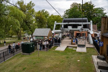 Toronto Adaları 'ndaki Centreville Lunaparkı' ndaki teleferik. Toronto, Kanada - 22 Ağustos 2024.