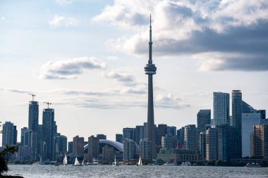 Toronto Adaları 'ndan Toronto şehir merkezi manzarası. Toronto, Kanada - 22 Ağustos 2024.