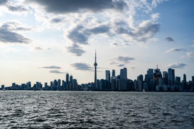 Algonquin Adası 'ndan Toronto şehir merkezi manzarası. Toronto, Kanada - 22 Ağustos 2024.