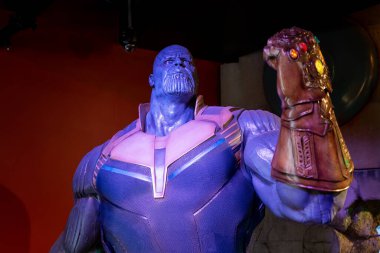 Niagara Şelalesi Balmumu Müzesi 'ndeki Galaksi Koruyucuları' nın Thanos heykeli. Niagara Şelalesi, Kanada - 20 Eylül 2024.