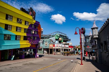 Clifton Hill Caddesi manzarası. Clifton Hill, Niagara Şelalesi 'nin en büyük turist gezintilerinden biridir. Niagara Şelalesi, Kanada - 20 Eylül 2024.