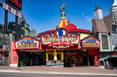 Clifton Hill 'deki Big Top. Niagara Şelalesi, Kanada - 20 Eylül 2024.