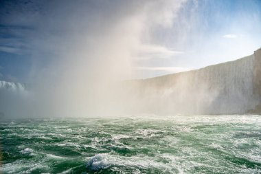 Niagara Nehri 'nden Kanada At Nalı Şelalesi manzarası.