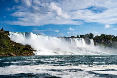 Niagara Nehri 'nden Amerikan Şelalesi manzarası.