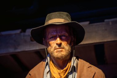 Clint Eastwood balmumu heykeli Niagara Şelaleleri Balmumu Müzesi 'nde. Niagara Şelalesi, Kanada - 20 Eylül 2024.