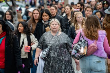 Taylor Swift The Eras Tour konserinden önceki kalabalık. Toronto, Kanada - 21 Kasım 2024.