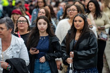 Taylor Swift The Eras Tour konserinden önceki kalabalık. Toronto, Kanada - 21 Kasım 2024.
