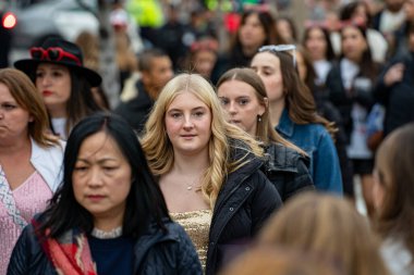Taylor Swift hayranları The Eras Tour Concert 'ten önce Rogers Center' da toplandı. Toronto, Kanada - 21 Kasım 2024.