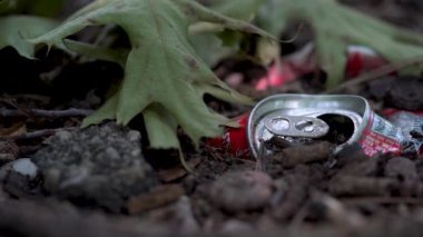 Metal ormanda atık olarak kullanılabilir.