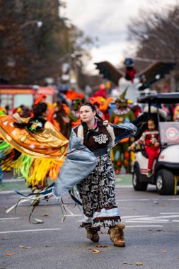 Toronto 'daki Noel Baba Geçit Töreni' ne katılanlar var. Toronto, Kanada - 24 Kasım 2024.