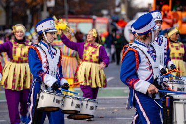 Toronto Noel Baba Geçidi 'nde Attica Lisesi Orkestrası. Toronto, Kanada - 24 Kasım 2024.