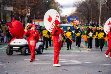Toronto Noel Baba Geçit Töreni 'nde. Tonies SE bir oyuncak satıcısı. Toronto, Kanada - 24 Kasım 2024.