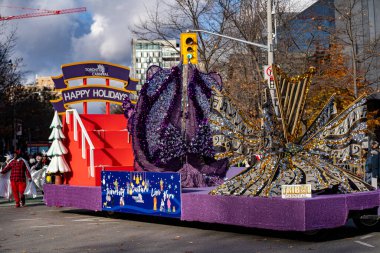 Toronto Karayip Karnaval Geçit Töreni, Toronto Noel Baba Geçit Töreni 'nde. Toronto, Kanada - 24 Kasım 2024.