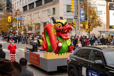 Toronto 'da Noel Baba Geçidi' nde geçit töreni. Toronto, Kanada - 24 Kasım 2024.