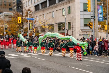 Toronto 'da Noel Baba Geçidi' nde geçit töreni. Toronto, Kanada - 24 Kasım 2024.