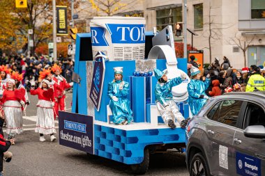 Toronto Star geçit töreni, Toronto 'da Noel Baba Geçidi' nde. Toronto, Kanada - 24 Kasım 2024.
