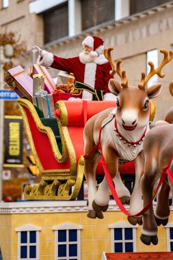Toronto Noel Baba Geçidi 'nde Noel Baba. Toronto, Kanada - 24 Kasım 2024.