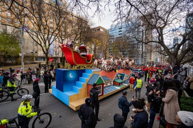 Toronto Noel Baba Geçidi 'nde Noel Baba. Toronto, Kanada - 24 Kasım 2024.